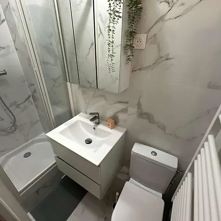 New 122 Mathieu Cosy Center Apartman